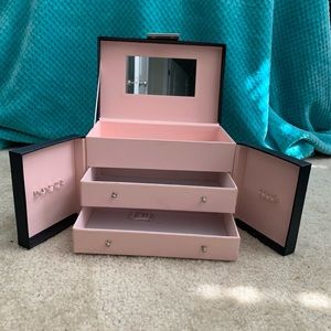 Makeup case